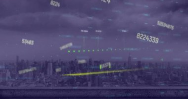 Şehir manzarası üzerinde finansal veri işleme animasyonu. Küresel iş, finans, bilgisayar ve veri işleme kavramı dijital olarak oluşturulmuş video.