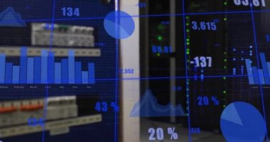 Bilgisayar sunucu odasındaki şebeke üzerinden istatistiksel veri işleme animasyonu. Bilgisayar arayüzü ve iş veri depolama teknolojisi kavramı