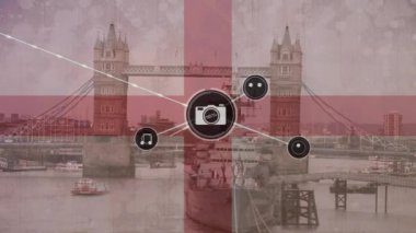 Londra Köprüsü 'ne karşı İngiltere bayrağı sallayan dijital simge ağının animasyonu. Küresel ağ ve iş teknolojisi kavramı