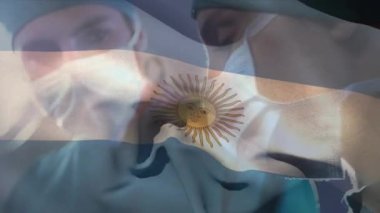 Arjantin bayrağını sallayarak çeşitli cerrahların hastanede ameliyat yapmalarına karşı canlandırma. Tıbbi sağlık teknolojisi kavramı