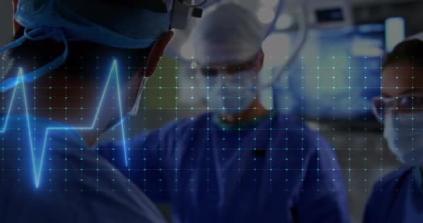 Animacja Pulsometru Nad Zespołem Różnych Chirurgów Wykonujących Operacje Szpitalu Medyczna — Wideo stockowe