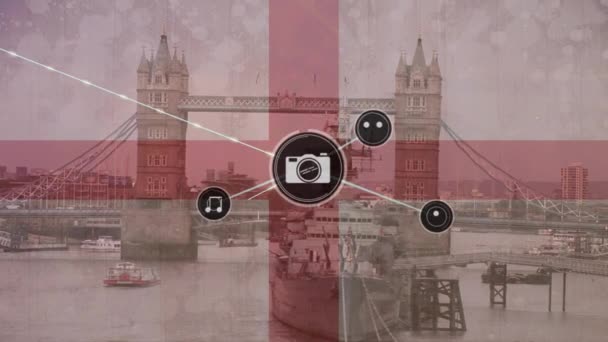 Animasjon Nettverk Digitale Ikoner Bølgende Englandsflagg Mot London Broen Global – stockvideo