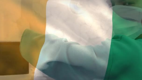 Animering Flagga Elfenbenskusten Över Biracial Manlig Kirurg Med Ansiktsmask Global — Stockvideo