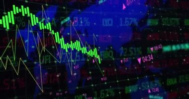 Değişen sayılarla birden fazla grafiğin animasyonu ve kara arkaplan üzerinde işlem tahtası. Dijital olarak üretilmiş, hologram, global, report, business, stock market ve büyüme kavramı.