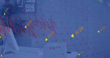 Grafikler ve veriler boş ofisteki bilgisayarın üzerinde işleniyor. İş, bilgi işleme ve dijital arayüz teknolojisi, dijital olarak oluşturulmuş video.