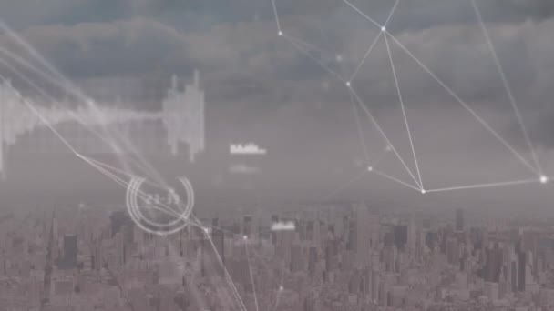 Kommunikationsnetze Und Datenverarbeitung Über Modernem Stadtbild Und Bewölktem Himmel Kommunikations — Stockvideo