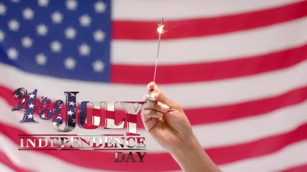 Animasi Teks July Atas Bendera Amerika Serikat Dan Tangan Dengan — Stok Video