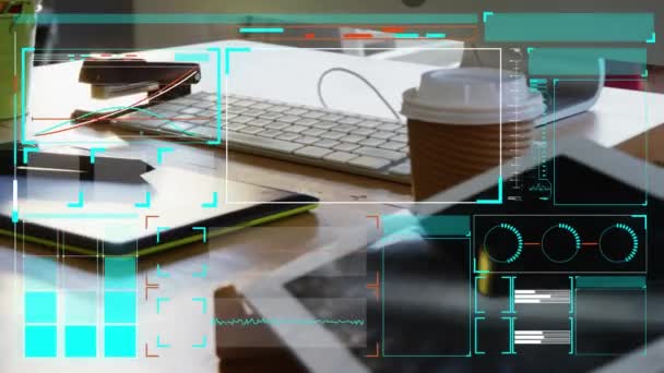 Ofisteki Masanın Üzerinde Veri Işleme Ekranlarının Animasyonu Küresel Finans Hesaplama — Stok video