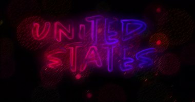 Amerika Birleşik Devletleri 'nin siyah zemin üzerine yazılı metin ve havai fişek animasyonu. Amerikan bağımsızlığı, gelenek ve kutlama konsepti dijital olarak oluşturulmuş video.