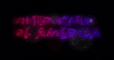 Amerika Birleşik Devletleri metin ve havai fişek animasyonları siyah arka planda. Amerikan bağımsızlığı, gelenek ve kutlama konsepti dijital olarak oluşturulmuş video.