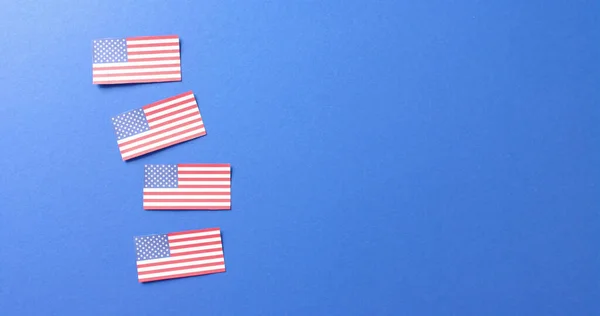 コピースペースと青の背景に横たわっているUsaのフラグの終わり 世界の愛国心とお祝い — ストック写真