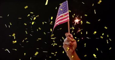Amerika Birleşik Devletleri ve maytap bayrağının üzerine düşen konfeti animasyonu. Amerikan bağımsızlığı, gelenek ve kutlama konsepti dijital olarak oluşturulmuş video.