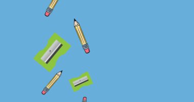 Düşen kalemlerin, açacakların ve kesicilerin mavi arka planda canlandırılması. Dijital olarak üretilmiş, hologram, illüstrasyon, okul malzemeleri, çizim ve teknoloji konsepti.