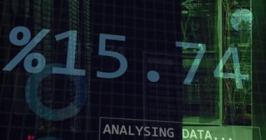 Bilgisayar sunucularının veri işleme ve istatistiklerinin animasyonu. Küresel hesaplama, dijital arayüz ve veri işleme kavramı dijital olarak oluşturulmuş video.