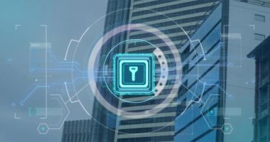 Modern bina üzerinde güvenlik anahtarı ve veri işleme animasyonu. Küresel iş, veri işleme, hesaplama ve dijital arayüz kavramı dijital olarak oluşturulmuş video.