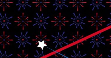 Siyah arka planda havai fişeklerin üzerinde yıldızlı mavi, beyaz ve kırmızı çizgilerin canlandırılması. Usa, vatanseverlik ve kutlama konsepti dijital olarak oluşturulmuş video.