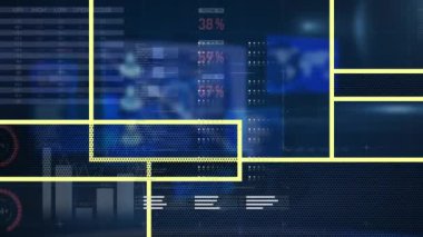 Masaüstlerine ve elektronik donanımın arka paneline karşı bilgi arayüzü üzerinden şekillerin animasyonu. Dijital bileşik, çoklu pozlama, rapor, ilerleme, küresel, iş, büyüme ve teknoloji.