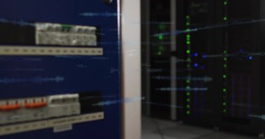 Sunucu odasında veri işleme animasyonu. Küresel teknoloji ve dijital arayüz kavramı, dijital olarak oluşturulmuş video.