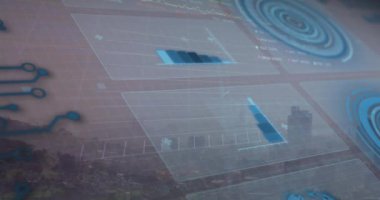 Şehir manzarası üzerinde finansal veri işleme animasyonu. küresel iş, bilgisayar ve dijital arayüz kavramı dijital olarak oluşturulmuş video.