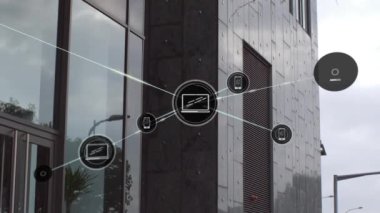 Yüksek binalara karşı dijital simge ağının animasyonu. Küresel ağ ve iş teknolojisi kavramı