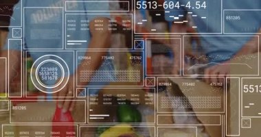 Market poşetleriyle iki beyaz erkek gönüllü üzerinde veri işleme animasyonu. Bağış ve gönüllülük konsepti