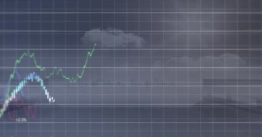 Şehir manzarasının havadan görüntüsüne karşı şebeke ağı üzerinden finansal veri işleme animasyonu. Küresel finans ve iş teknolojisi kavramı