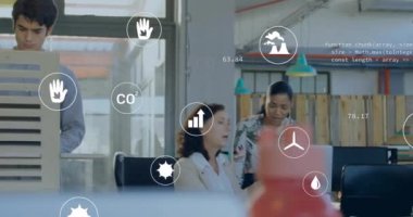 Farklı iş adamlarının iş tartışmaları üzerine ekoloji ikonlarının animasyonu. Küresel iş ve dijital arayüz kavramı, dijital olarak oluşturulmuş video.