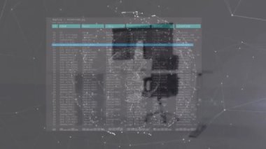 Veri işlemenin animasyonu, bağlantı ağının küresi ve ofis masasının karşısında ışık noktası. Küresel ağ ve iş teknolojisi kavramı