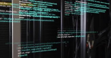 Sunucu odasında veri işleme animasyonu. Küresel teknoloji ve dijital arayüz kavramı, dijital olarak oluşturulmuş video.