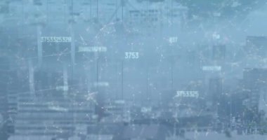 Çoklu değişen numaraların animasyonu ve yüksek binaya karşı bağlantı ağı. Küresel ağ ve iş teknolojisi kavramı