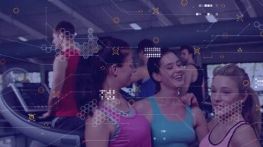 Spor salonunda egzersiz yapan Kafkas sporcuları üzerinde veri işleme animasyonu. Küresel spor ve dijital arayüz kavramı, dijital olarak oluşturulmuş video.