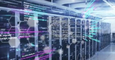 Bilgisayar sunucu odasına karşı tıbbi veri işleme ve matematiksel denklemlerin animasyonu. Tıbbi araştırma bilimi ve iş veri depolama teknolojisi kavramı