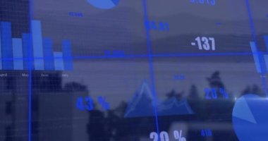 İstatistiksel veri işlemenin animasyonu ve şehir manzarasının havadan görünüşüne karşı ışık noktası. Bilgisayar arayüzü ve iş veri teknolojisi kavramı