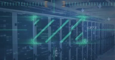 Sunucu odasında veri işleme animasyonu. Küresel iş ve dijital arayüz kavramı, dijital olarak oluşturulmuş video.