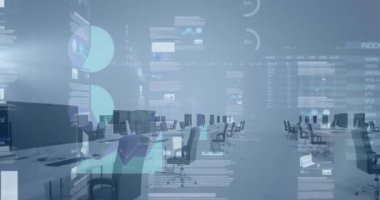 Boş ofise karşı veri işleme ile birden fazla ekranın animasyonu. Bilgisayar arayüzü ve iş veri teknolojisi kavramı