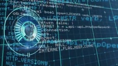 Soyut arkaplanda bilgisayar diline karşı ızgara şablonu üzerinden daireler yüklemenin animasyonu. Dijital olarak üretilmiş, hologram, illüstrasyon, ilerleme, kodlama ve teknoloji kavramı.