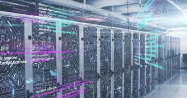 Bilgisayar sunucu odasına karşı veri işleme ve matematiksel denklemlerin animasyonu. Bilgisayar arayüzü ve iş veri depolama teknolojisi kavramı