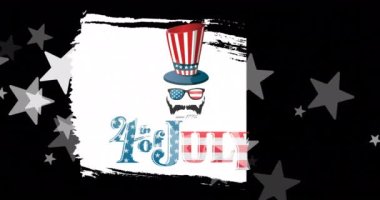 4 Temmuz metninin animasyonu, Amerika Birleşik Devletleri bayrağı taşıyan silindir şapkalı yıldızlar. Amerikan geleneği, bağımsızlık, vatanseverlik ve dijital olarak üretilen video konsepti.