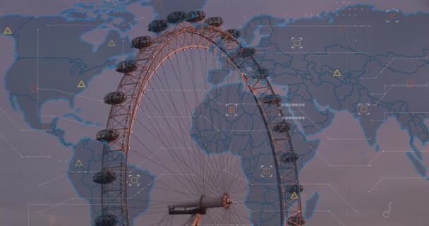 ロンドンの目の空中ビューに対する世界地図やデータ処理のアニメーション グローバルネットワークとビジネステクノロジーのコンセプト — ストック動画