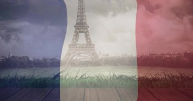 Eyfel Kulesi üzerinde Fransa bayrağı animasyonu. Bastille Günü, Fete nationale Francaise, Yurtseverlik ve kutlama konsepti dijital olarak üretilen video.