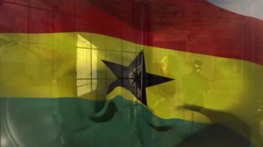 Gana bayrağının değişik erkek karşı teröristlerin üzerinde silah ve teröristlerle canlandırılması. Küresel vatanseverlik, askeri ve dijital arayüz kavramı, dijital olarak üretilen video.