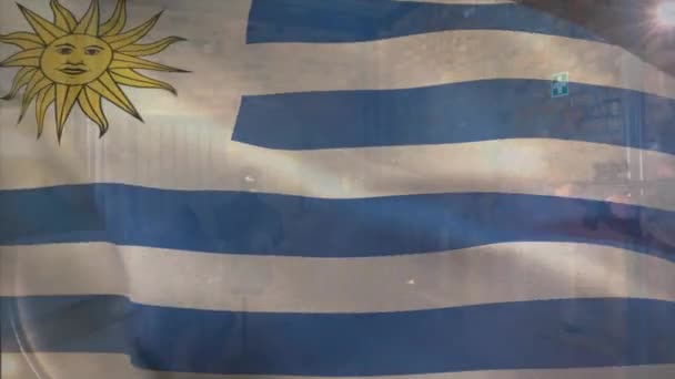 Κινούμενη Σημαία Του Uruguay Πάνω Από Διάφορα Αρσενικά Αντιτρομοκράτες Όπλα — Αρχείο Βίντεο