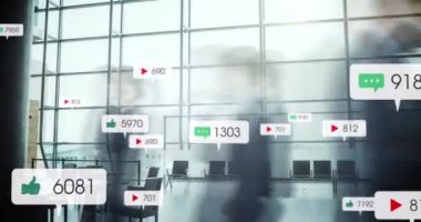 Ofisteki çeşitli iş adamları üzerinde sosyal medya veri işleme animasyonu. Dijital olarak oluşturulmuş küresel sosyal medya, bağlantılar, hesaplama ve veri işleme kavramı.