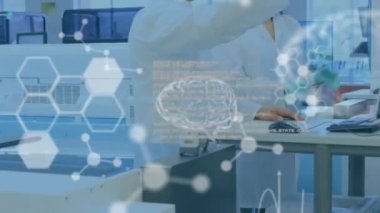 Molekül yapılarının animasyonu, beyin, bilgisayar dili, raporları tartışan çeşitli bilim adamları. Dijital bileşik, çoklu maruz kalma, genetik, yapay zeka, tıbbi, kodlama, teknoloji.