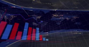 Dünya haritasında kara zemin üzerinde veri işleme animasyonu. Küresel teknoloji, bilgisayar ve dijital arayüz kavramı dijital olarak oluşturulmuş video.