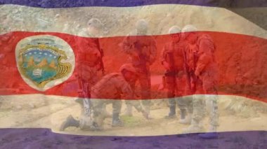 Kosta Rika bayrağının çember içindeki çeşitli askerler üzerinde canlandırılması. Küresel vatanseverlik, askeri ve dijital arayüz kavramı, dijital olarak üretilen video.