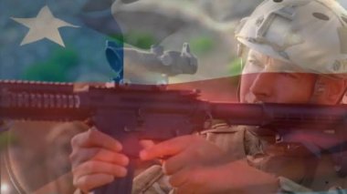 Beyaz erkek askerin tüfekle nişan aldığı beyaz bayrağın üzerinde canlandırma. Küresel vatanseverlik, askeri ve dijital arayüz kavramı, dijital olarak üretilen video.