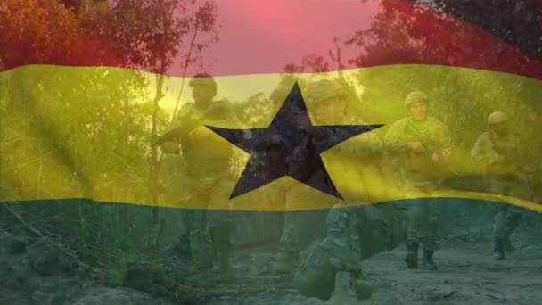 Animering Flagga Ghana Över Olika Soldater Som Innehar Vapen Global — Stockvideo