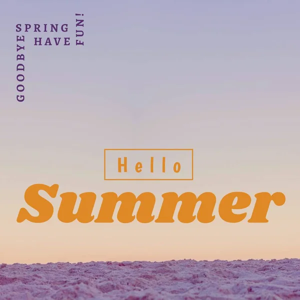 在夕阳西下 夏日的文字与沙滩上清澈的风景交织在一起 复制空间 再见春天 并有乐趣 自然和假日的概念 — 图库照片
