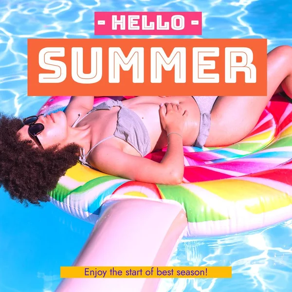 Hallo Sommer Text Und Zweirassige Frau Bikini Mit Aufblasbarem Ring — Stockfoto